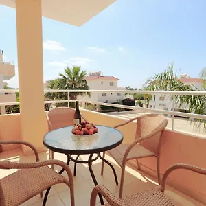 nissi-3-view-holiday-2-bedroom-apartment.hotelsatayianapa.com/
