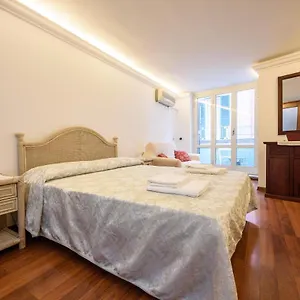 Appartamento Via Avvocata 25, Napoli