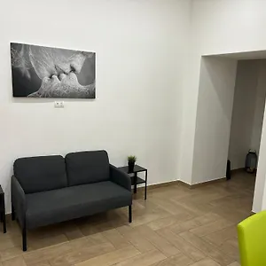 Apartament Airport Security 161, Neapol